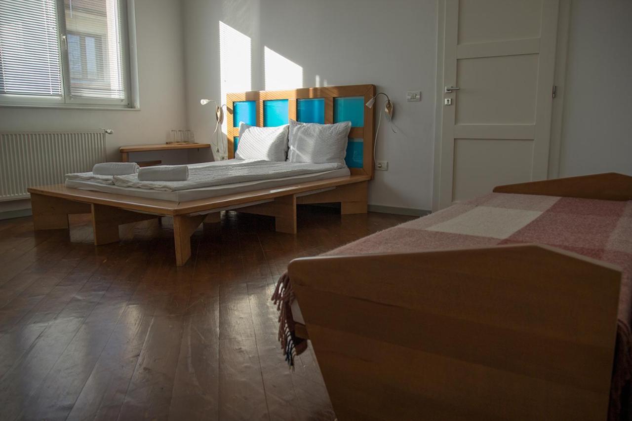 The Zen Hostel - Posticum Oradea Buitenkant foto