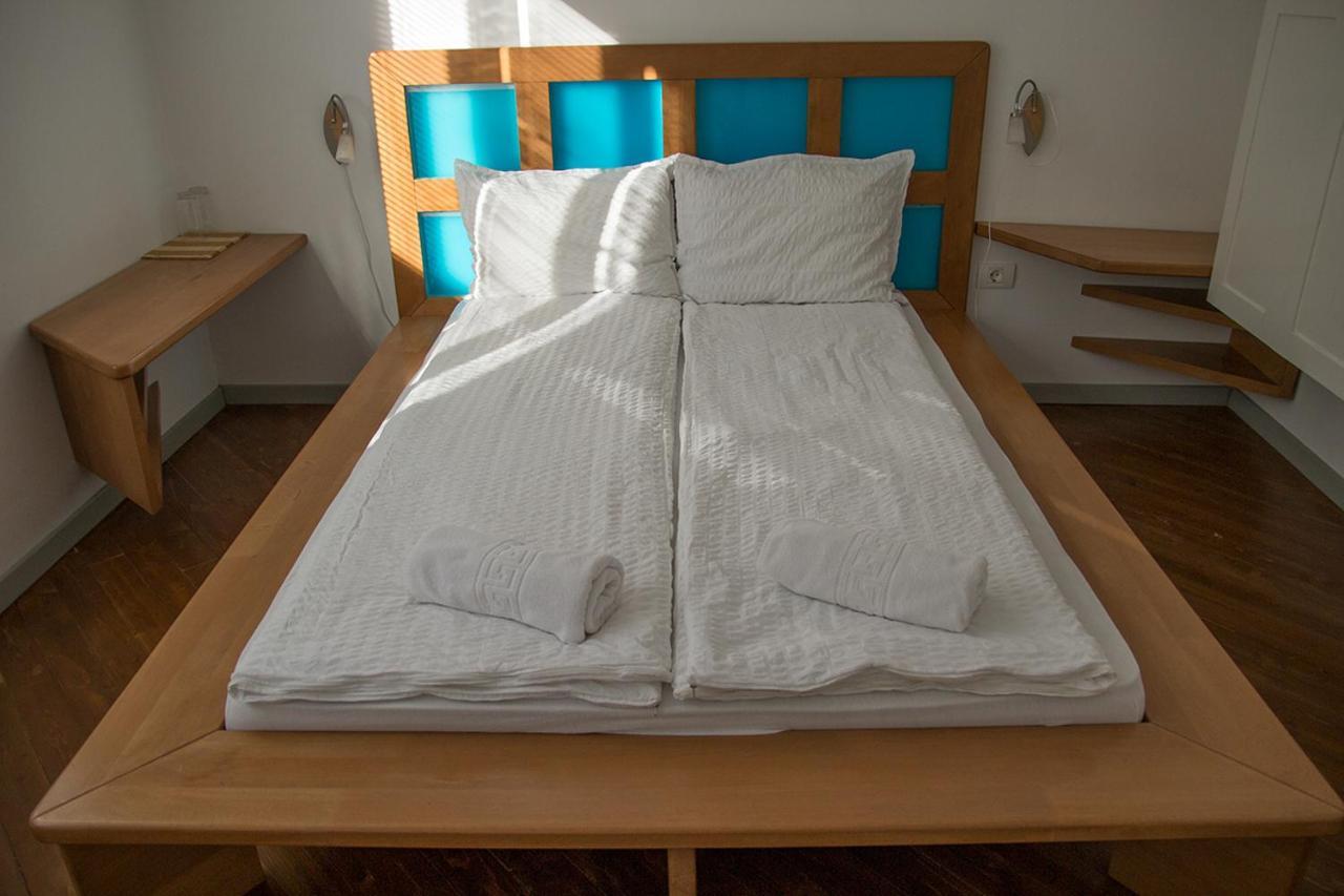 The Zen Hostel - Posticum Oradea Buitenkant foto