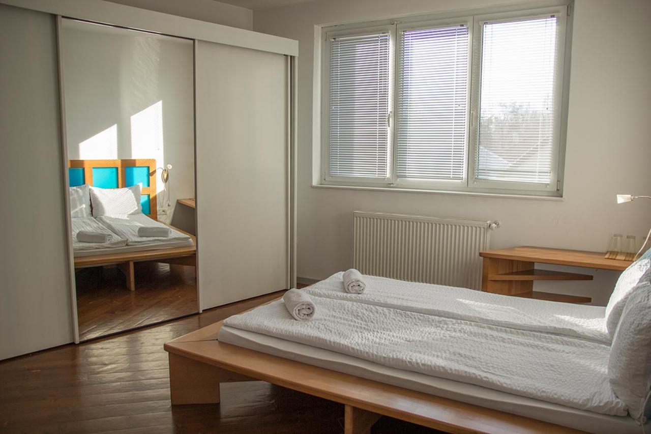 The Zen Hostel - Posticum Oradea Buitenkant foto