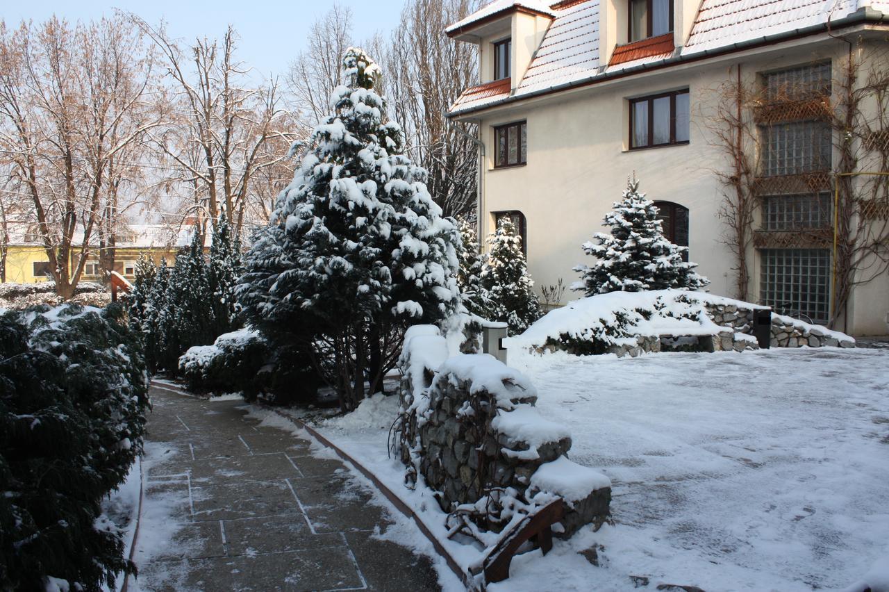 The Zen Hostel - Posticum Oradea Buitenkant foto