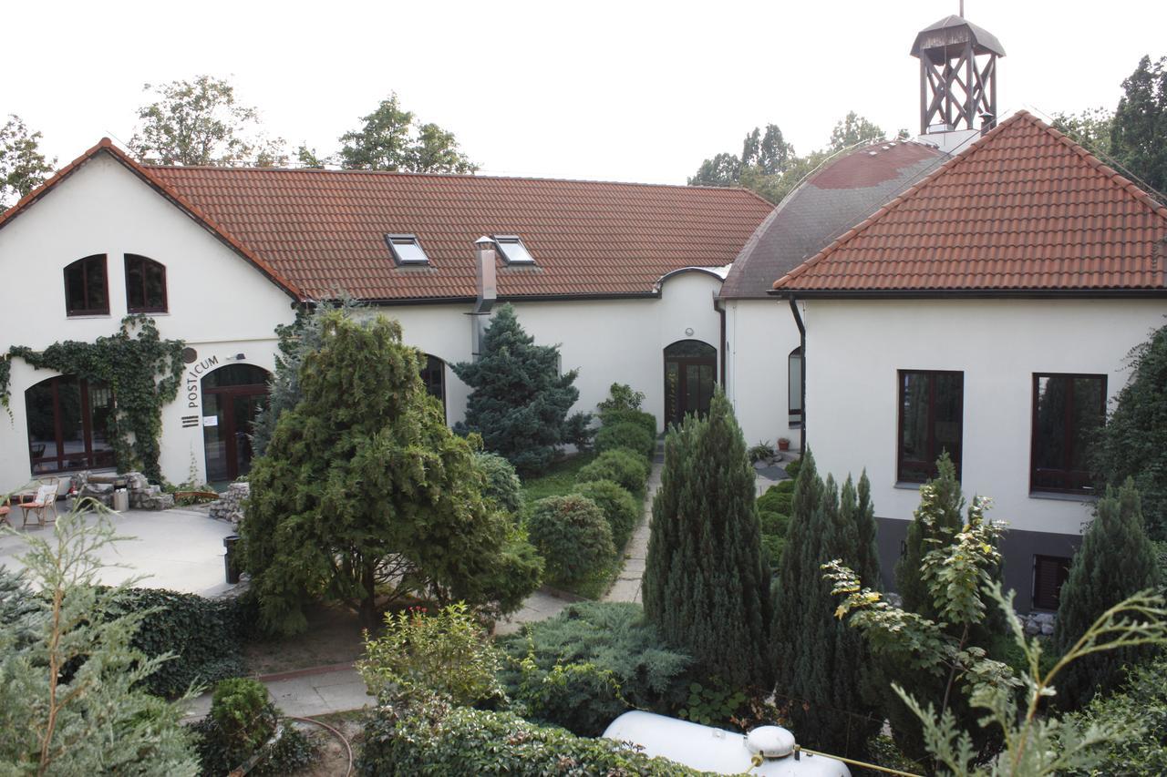 The Zen Hostel - Posticum Oradea Buitenkant foto